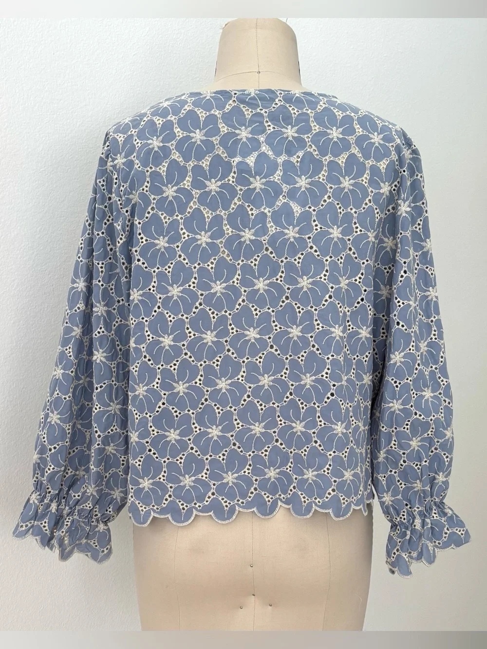 Zara Floral Eyelet Embroidered Scalloped Crop Blouse NWT Blue & Cream Cotton XL